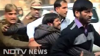 Arrested JNU student Kanhaiya Kumar others attacked at Delhi court [upl. by Ebanreb]