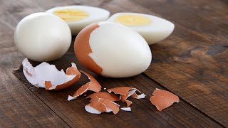 Cómo QUITAR fácil y rápido la cáscara a los HUEVOS 🥚cocidos  Consejos de cocina [upl. by Jilli]